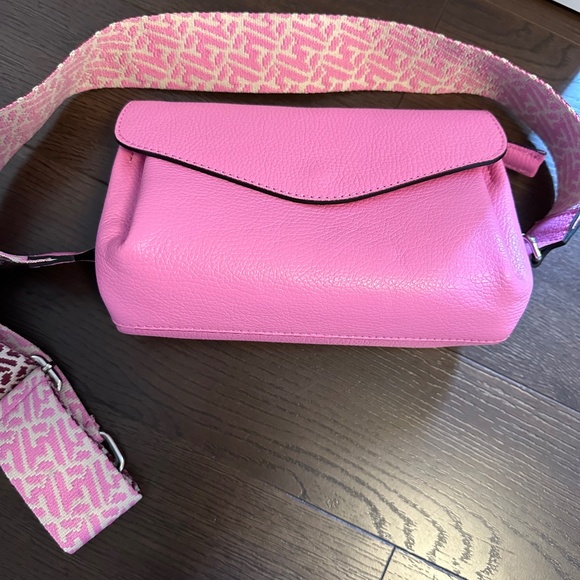 Crossbody leather bag - Picture 15 of 15